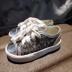 Infants shoes